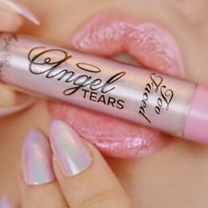 Too Faced Magic Crystal Lip Topper